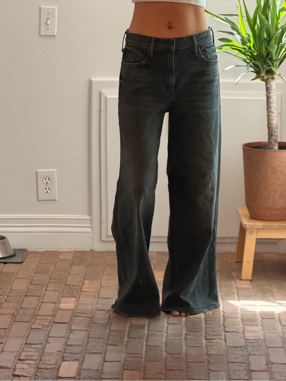 MOTHER Wide-Leg High-Rise Jeans in Washed Black-Green